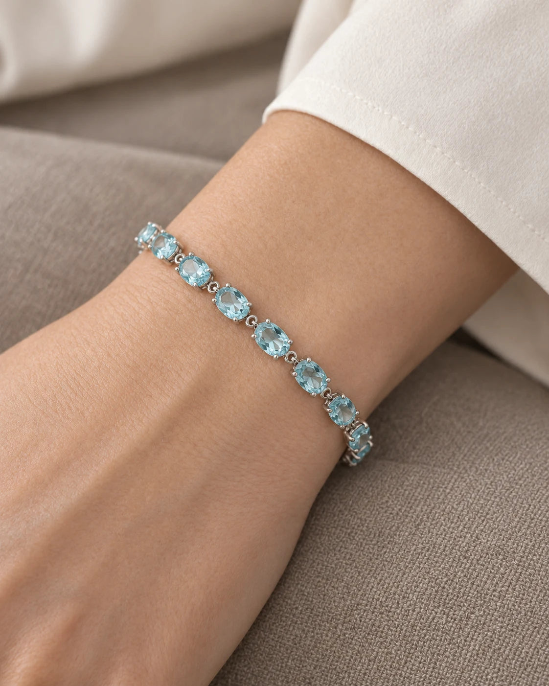 AI concept: Aqua Rhythm Bracelet, wearing study