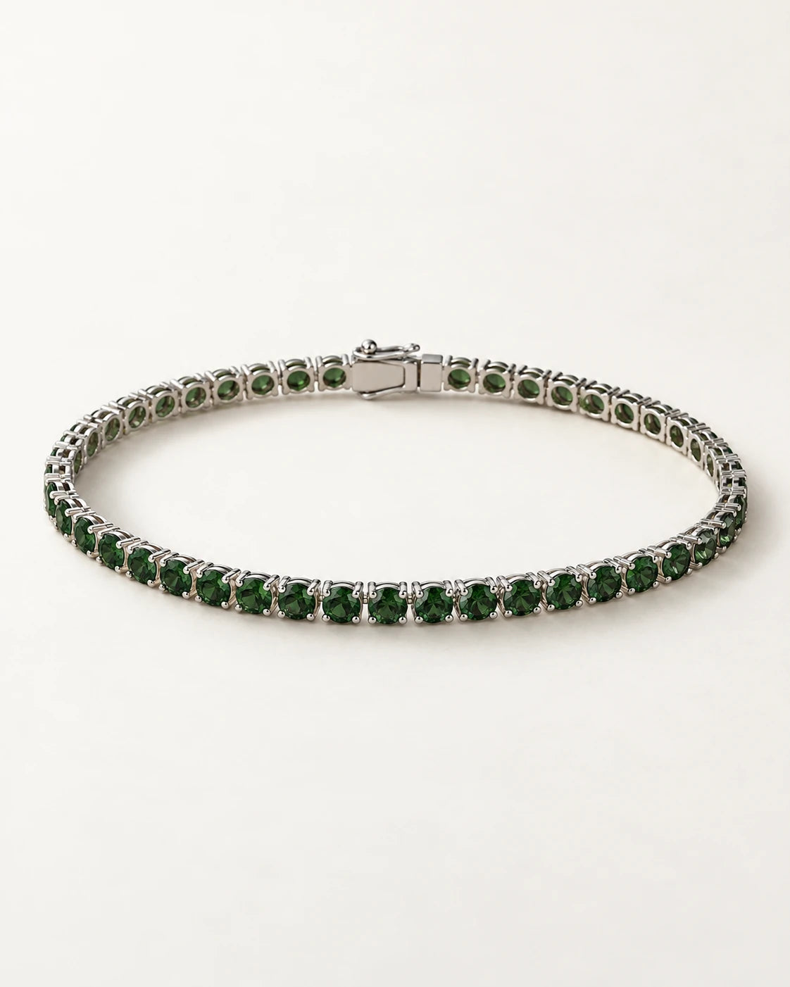 Green Continuum Bracelet. Continuous round-center links.